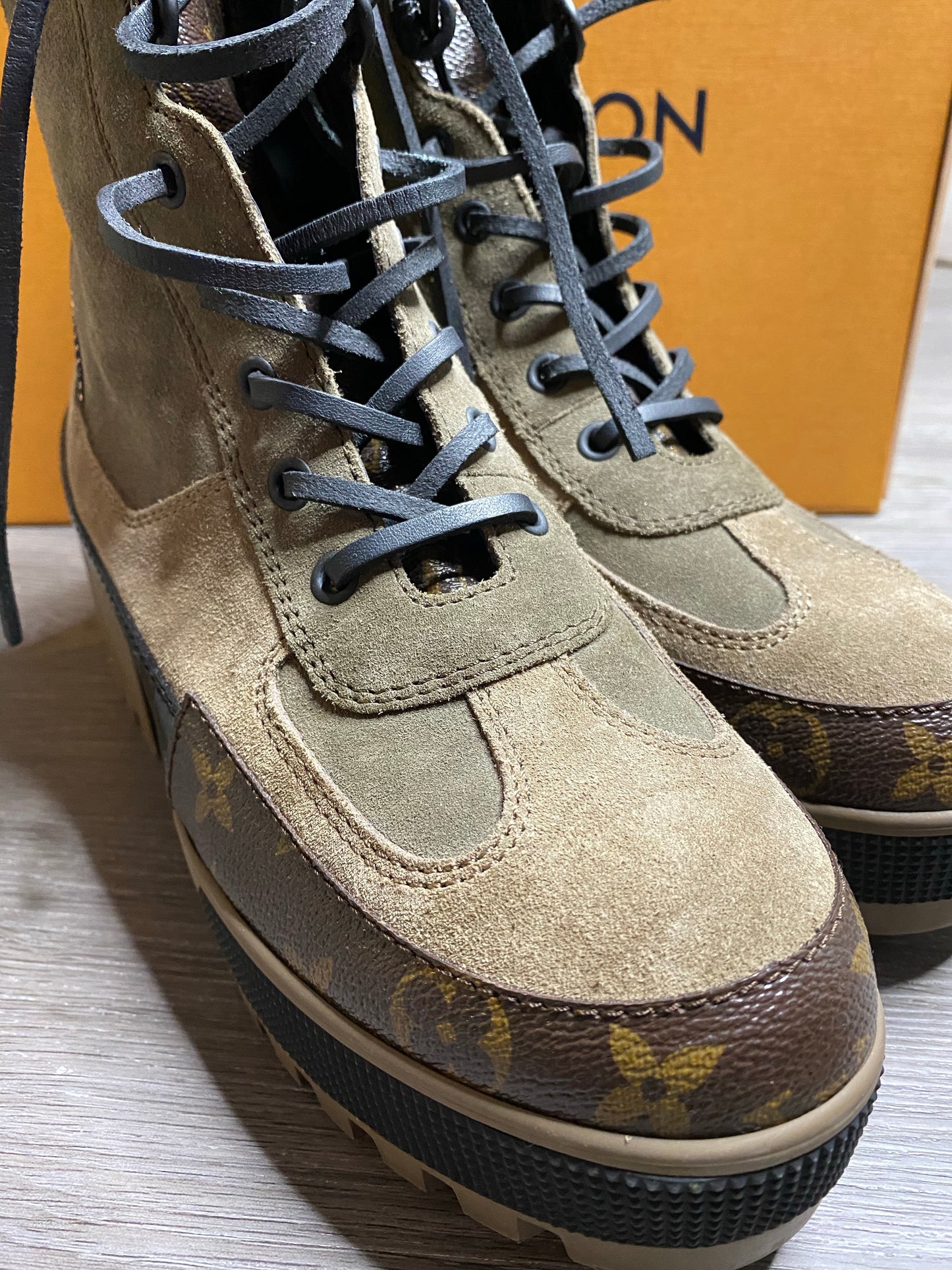 Louis Vuitton LAUREATE PLATFORM DESERT BOOT