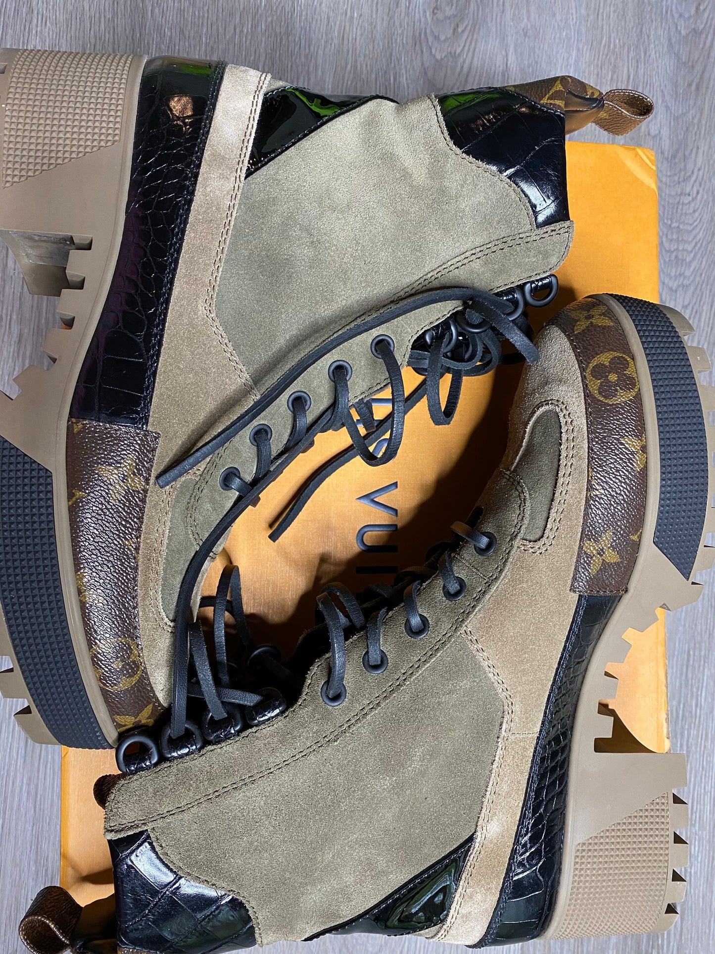 Louis Vuitton LAUREATE PLATFORM DESERT BOOT